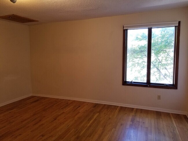 Foto del edificio - 3820 E Lake St