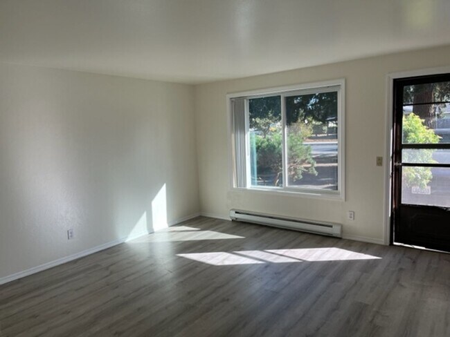 Foto del edificio - 12108 Edgewood Ave SW