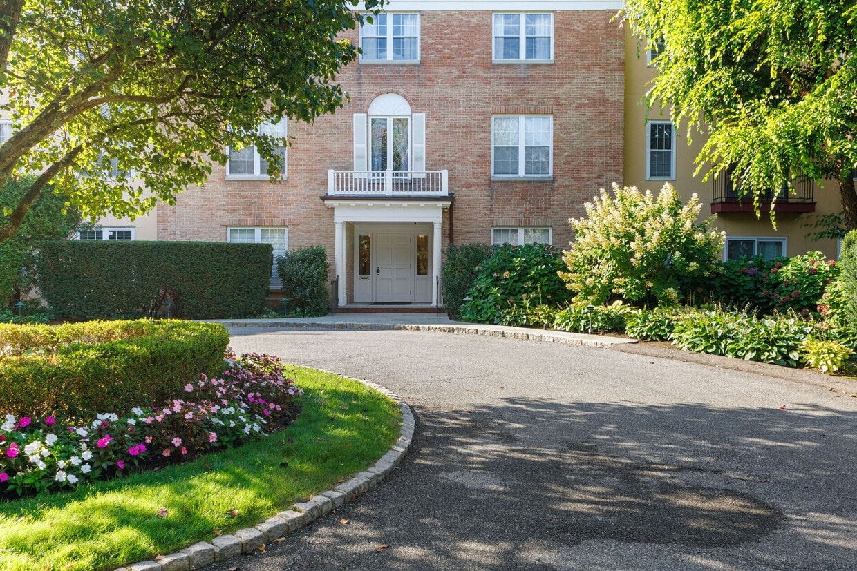 Photo - 140 Field Point Rd (Greenwich, CT)