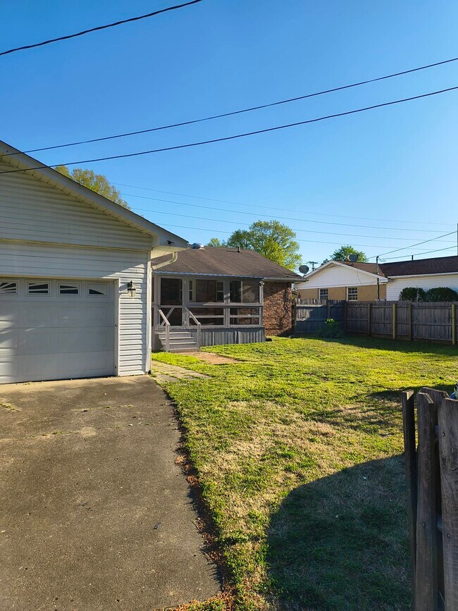 Foto del edificio - 1202 Rickwood Rd