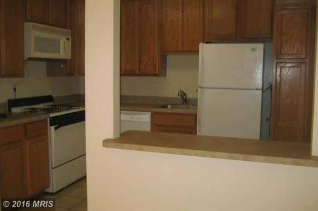 Building Photo - 6036 Westchester Park Dr