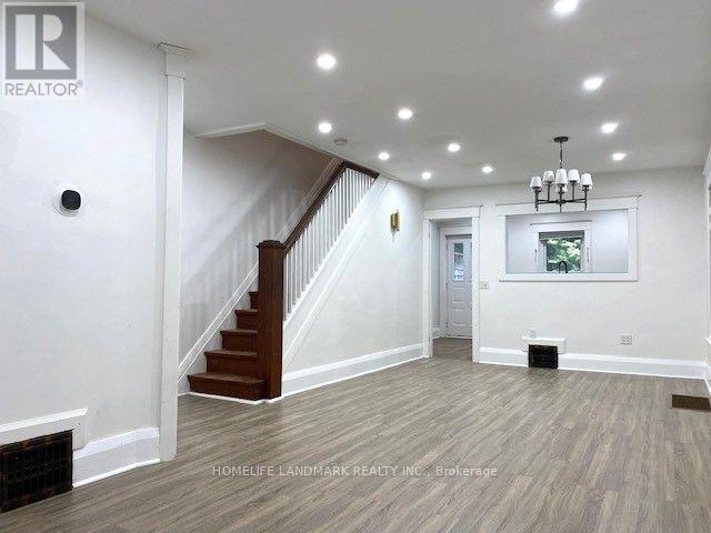 Photo du bâtiment - 16 Forman Ave