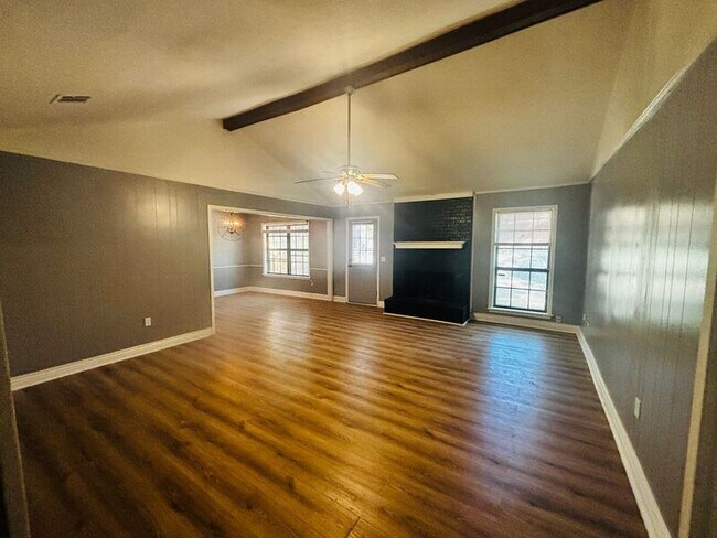 Building Photo - 1120 Oak Glen Pl