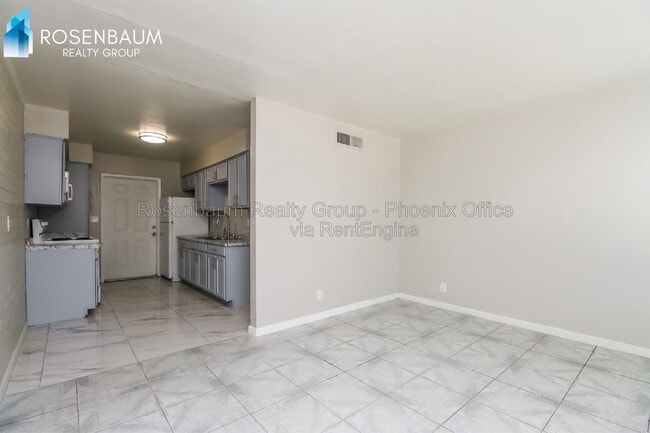 Building Photo - 654 S Mesa Dr