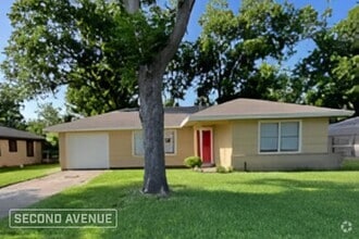 Building Photo - 304 Highland Dr