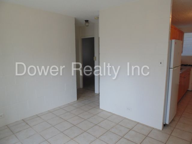 Building Photo - 915 Hikina Ln