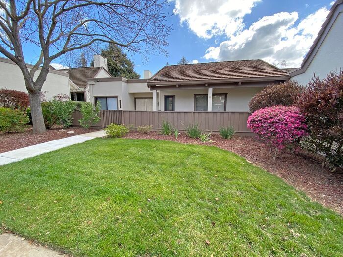 Foto principal - 6032 Montgomery Corner - Beautiful Single-...