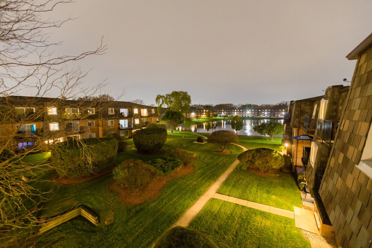Foto principal - 9397 Bay Colony Dr
