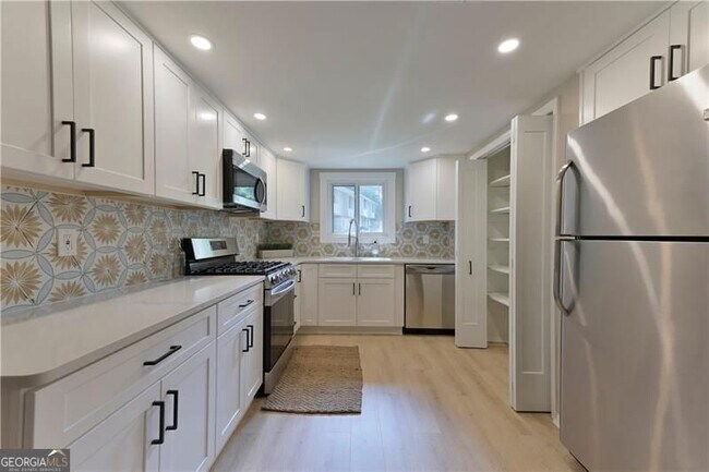 Foto del edificio - 2179 Surrey Ct