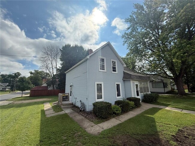 Building Photo - 20660 Holyoke Ave