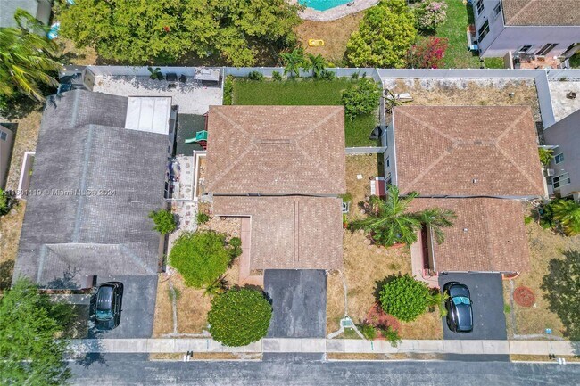 Foto del edificio - 20727 NW 1st St
