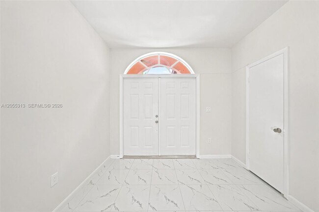 Foto del edificio - 8684 NW 1st St