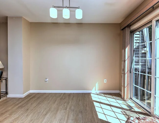 Building Photo - 210 Stonefield Dr
