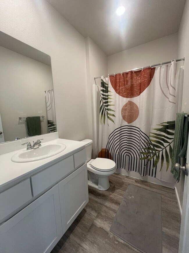 Foto del edificio - 3-Bedroom 2-Bathroom home in Lowell