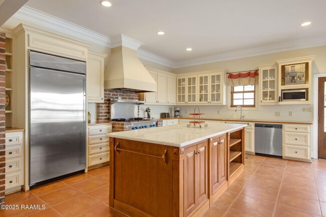 Building Photo - 121 Beverly Dr