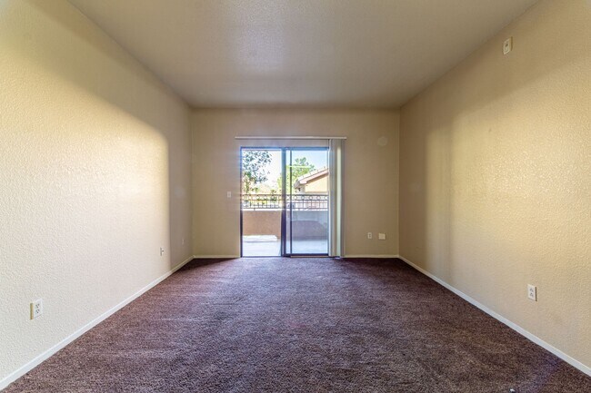 Building Photo - First floor condo in gated northwest commu...