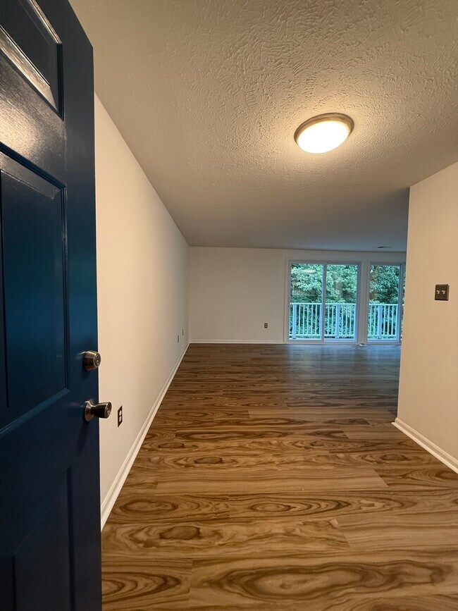 Enter 2810 - 7600 Portadown Ct