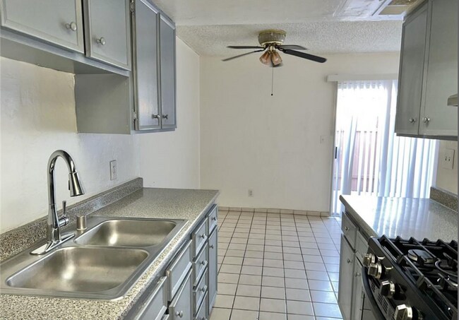 Foto del edificio - 3518 Villa Knolls N Dr