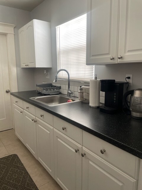 Building Photo - 417 E 7th St