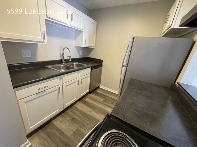 Foto del edificio - 5599 Longbow Ln