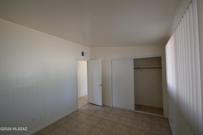 Foto del edificio - 1033 E 25th St