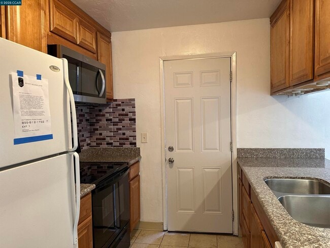 Building Photo - 89 Villa Cir