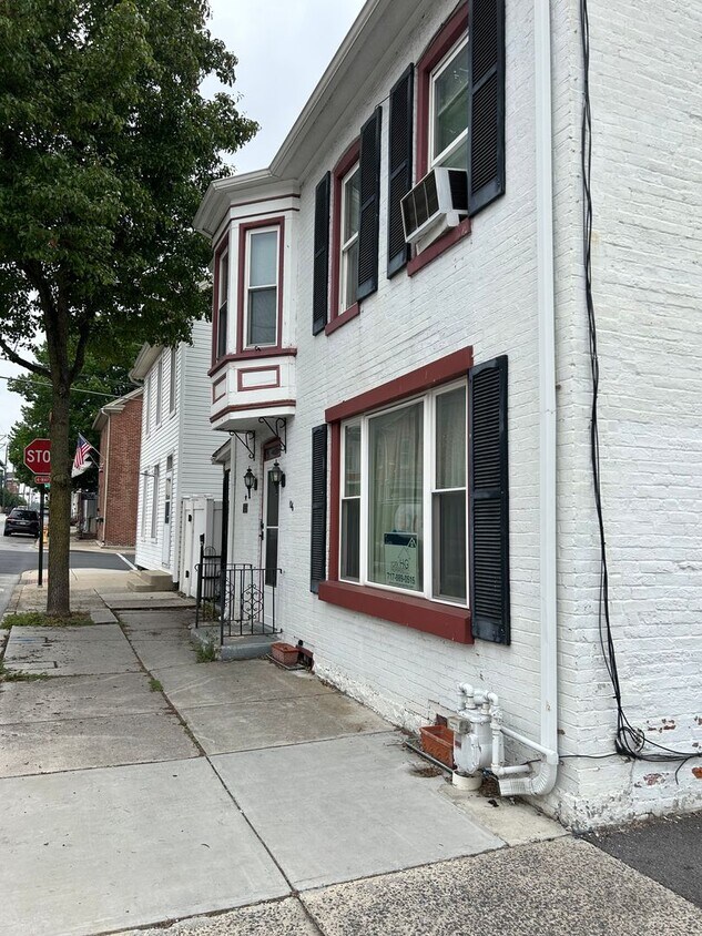 Primary Photo - Spacious 1 Bedroom Apartment Available Now!