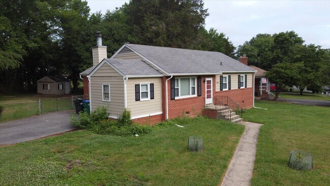 Building Photo - Immaculate 3 Bedroom Home in Forest Hill J...
