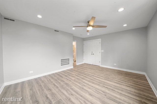 Building Photo - 3 br, 1 bath Condo - 3807 W Eddy St Unit 2