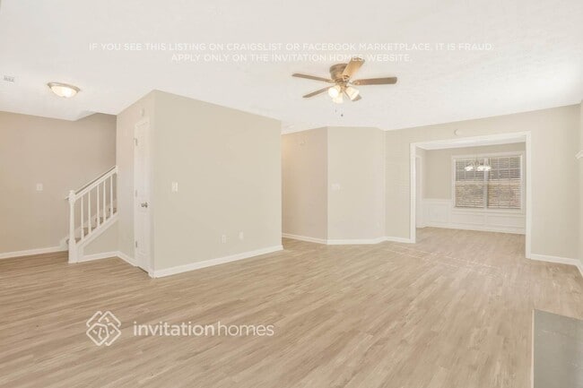 Building Photo - 115 E Lawn Dr