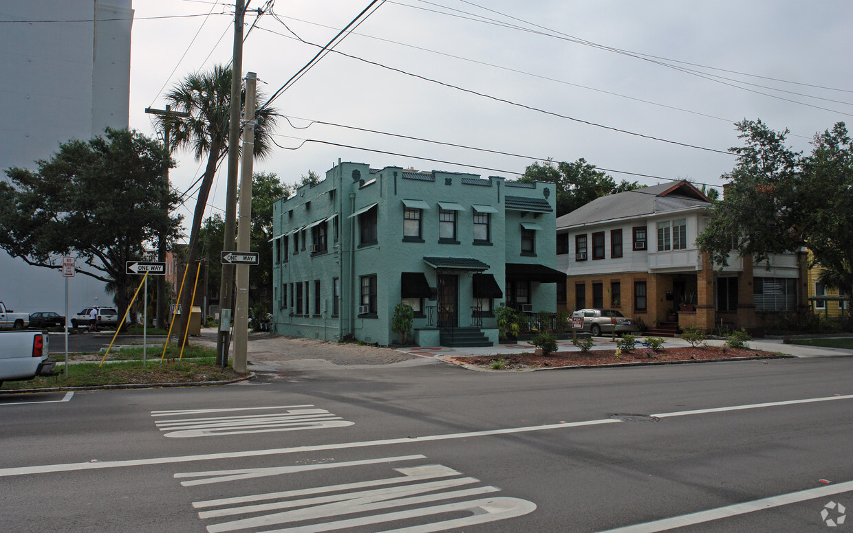 Building Photo - 425 3rd St N