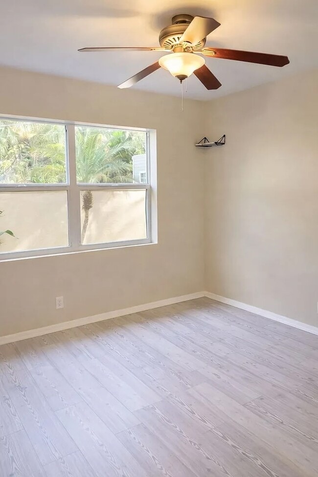 Building Photo - 420 SE 18th Ct