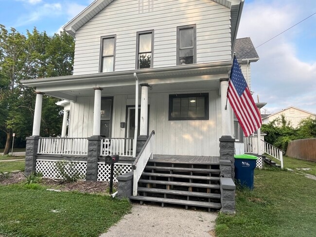 Building Photo - 816 N Sheridan St