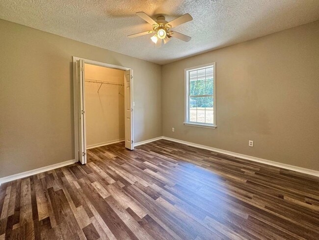 Building Photo - 121 Green Ln