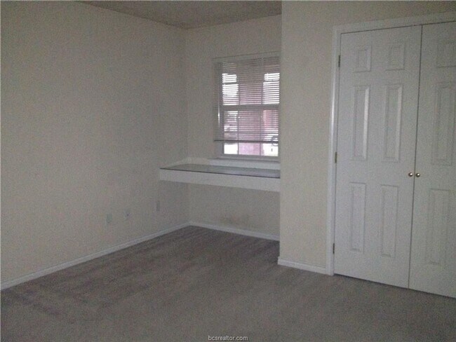 Building Photo - AVAILABLE NOW! Charming 3 Bed, 3 Bath in G...