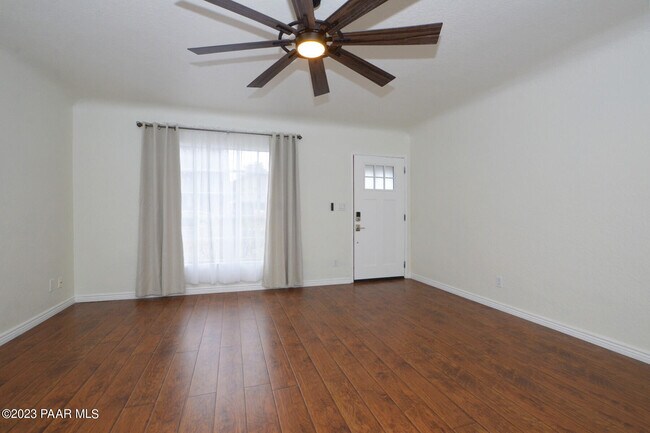 Building Photo - 135 S Arizona Ave