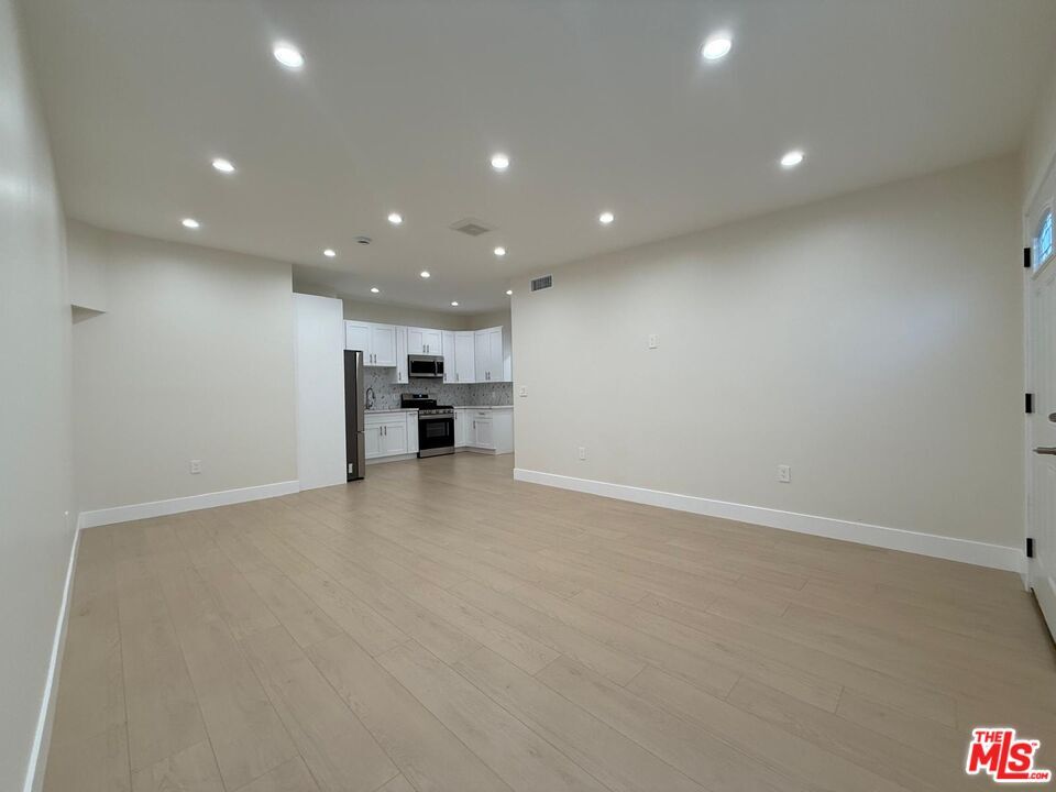 Foto principal - 15916 Bahama St