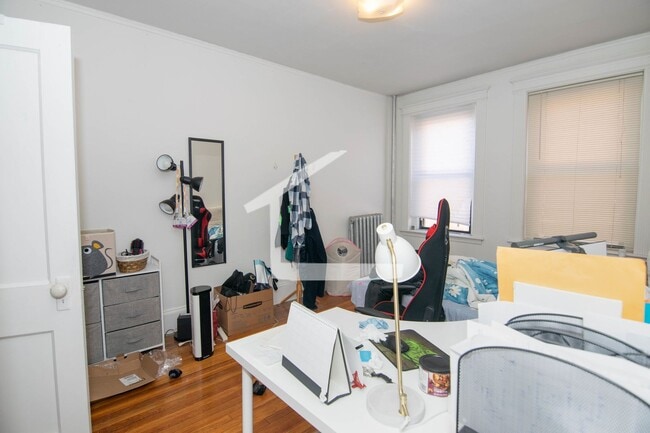 Great deal! 3-bed, 1.5 Bath in Allston on The B Line; Heat/HW Incl! - Great deal! 3-bed, 1.5 Bath in Allston on The B Line; Heat/HW Incl! Apartment