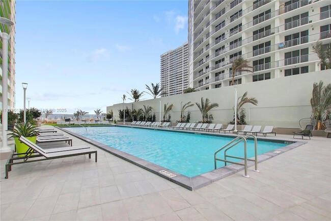Foto del edificio - 1756 N Bayshore Dr