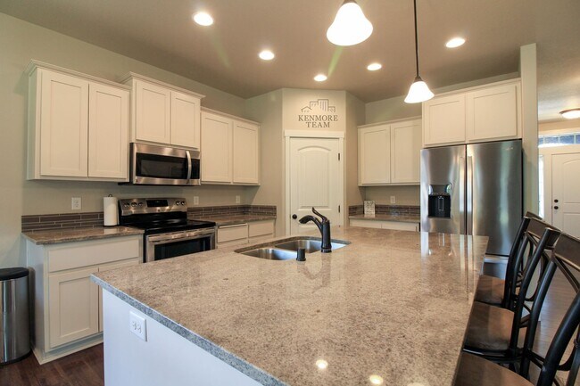 Foto del edificio - FURNISHED: 4 Bedroom, 2.5 Bath Home in Kennewick