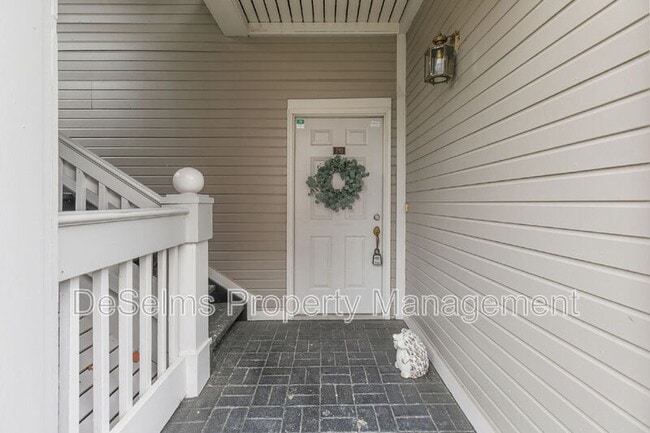 Foto del edificio - 210 Ashlawn Ct
