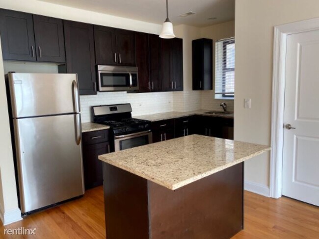 Building Photo - 3 br, 2 bath Condo - 7601 N Sheridan Rd