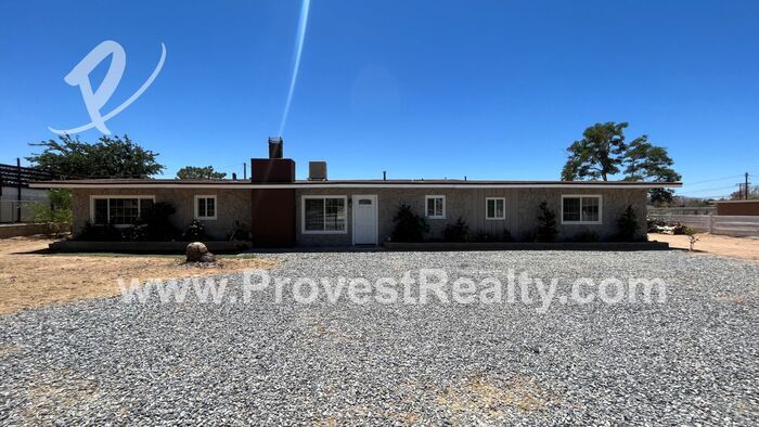 Primary Photo - 3 Bed, 2 Bath Horse Property in Apple Valley!