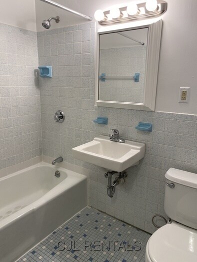 Foto del edificio - 71 Montvale Ave