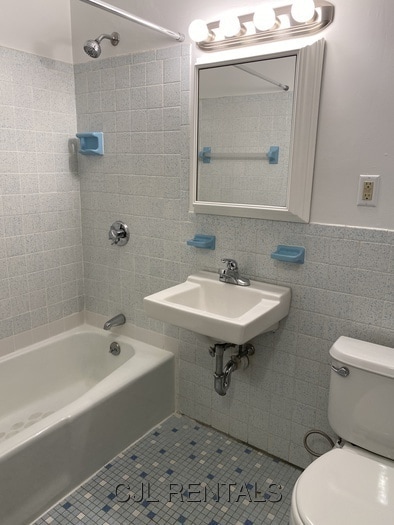 Building Photo - 71 Montvale Ave