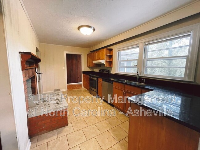 Foto del edificio - 137 Holbrook Rd