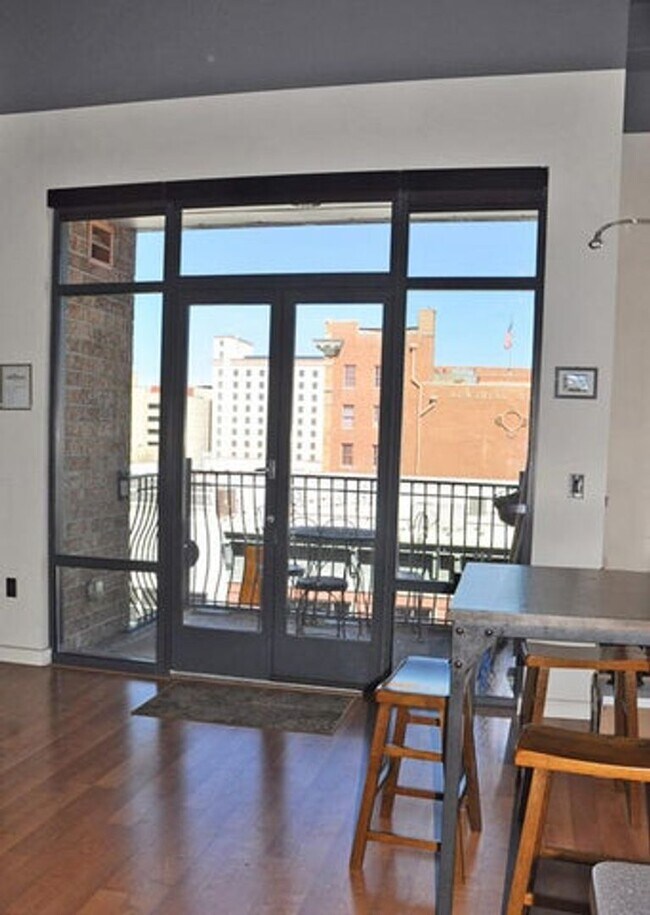 Foto del edificio - Gold Street Condo 4th Floor 2/bd 2/ba