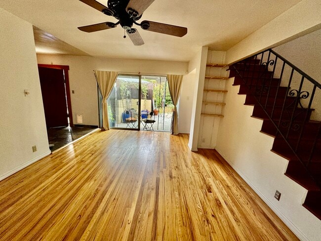 Den - 3243 Mountain View Ave