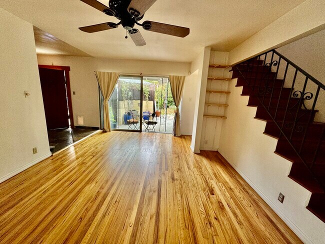 Él - 3243 Mountain View Ave