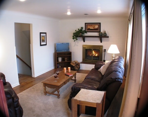 Living Room - 915 E Bradley St